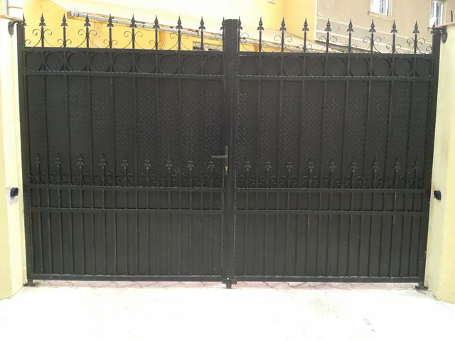 Wrought iron metal gate made by FEROX, project 6